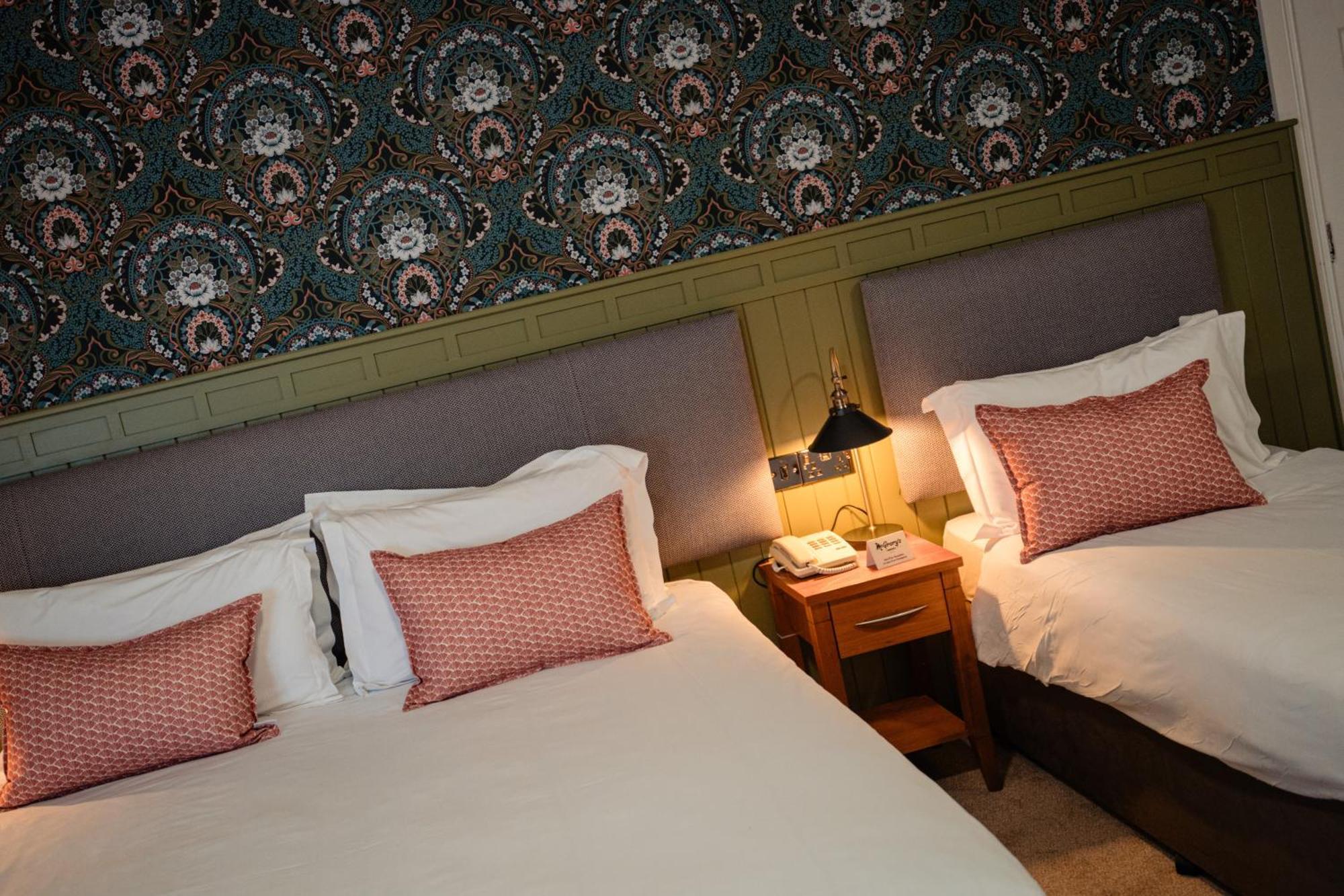 Mcgrory'S Hotel Калдафф Экстерьер фото