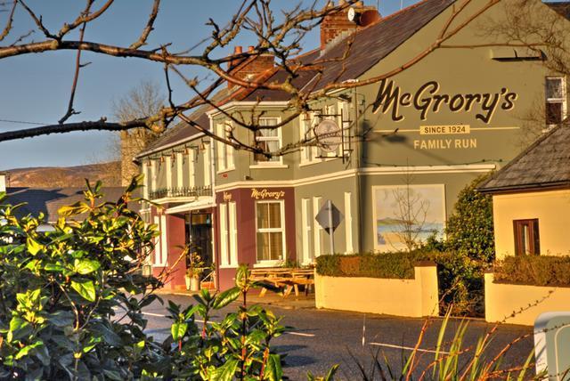 Mcgrory'S Hotel Калдафф Экстерьер фото